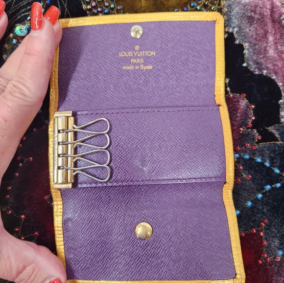 LV EPI KEY HOLDER - Picture 9 of 11